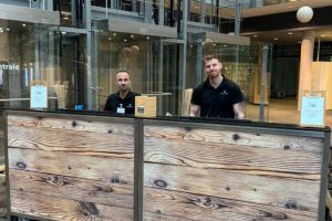 Cocktailbar mieten für Firmenevent mobile cocktailbar mit holzoptik