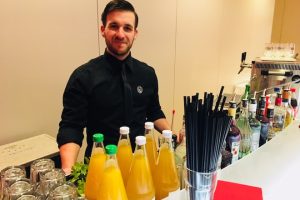 barkeeper-mobile-cocktailbar-hannover-geschaeftliches-event mobile bars für messe mieten