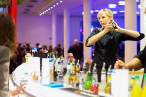 barkeeperin-mobile-bar mobile cocktailbar Firmenfeier