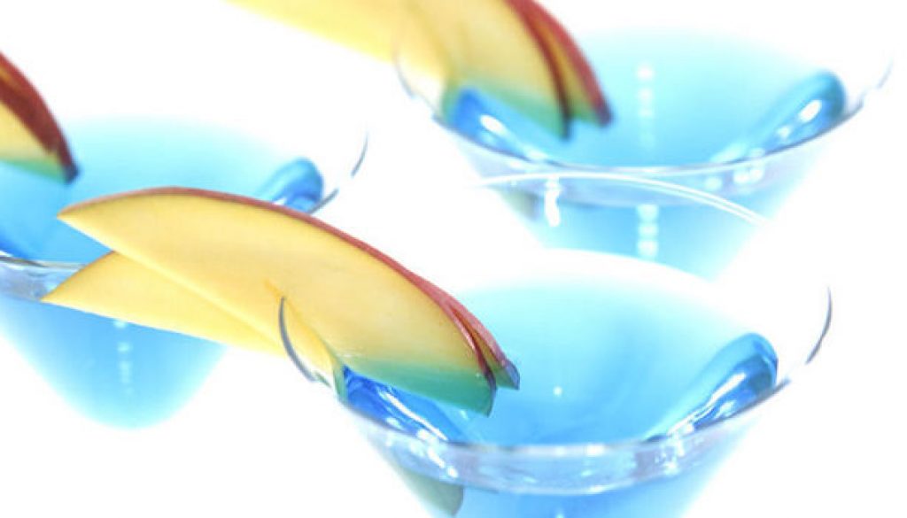 cocktail-blau-martinischale