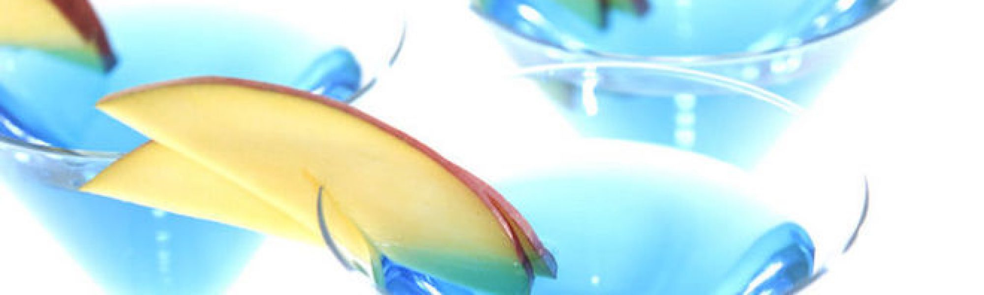 cocktail-blau-martinischale