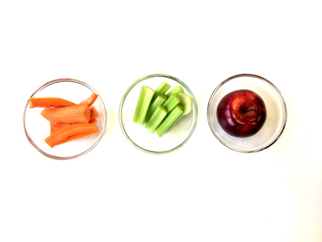 Gesunde Snacks: Apfel, Sellerie, Karotte