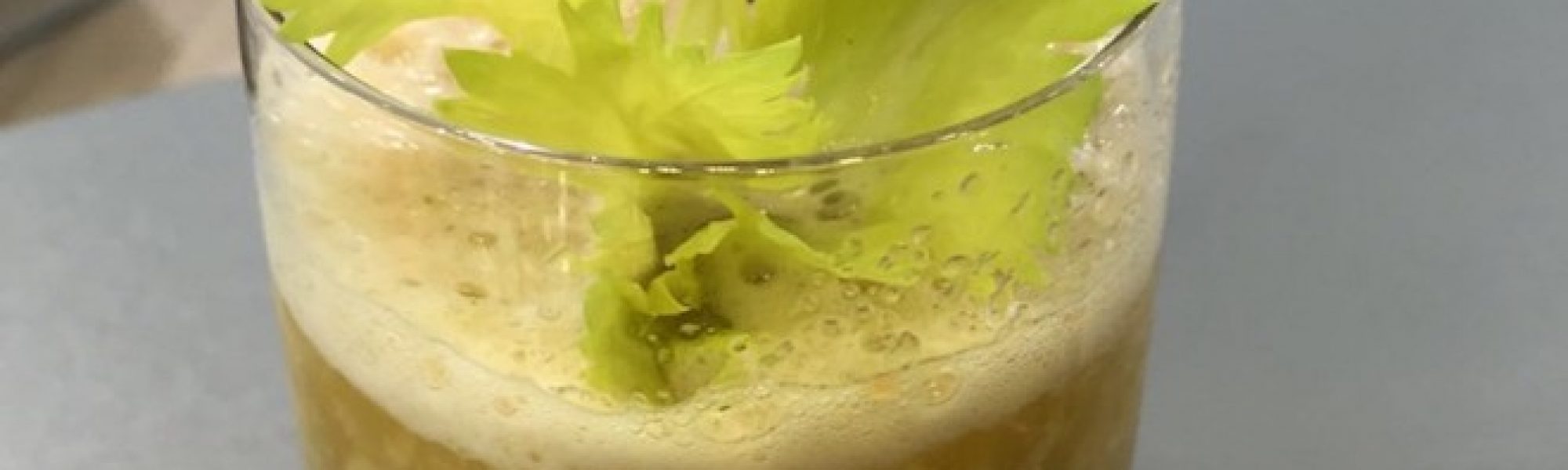 green-smoothie-karotte-sellerie