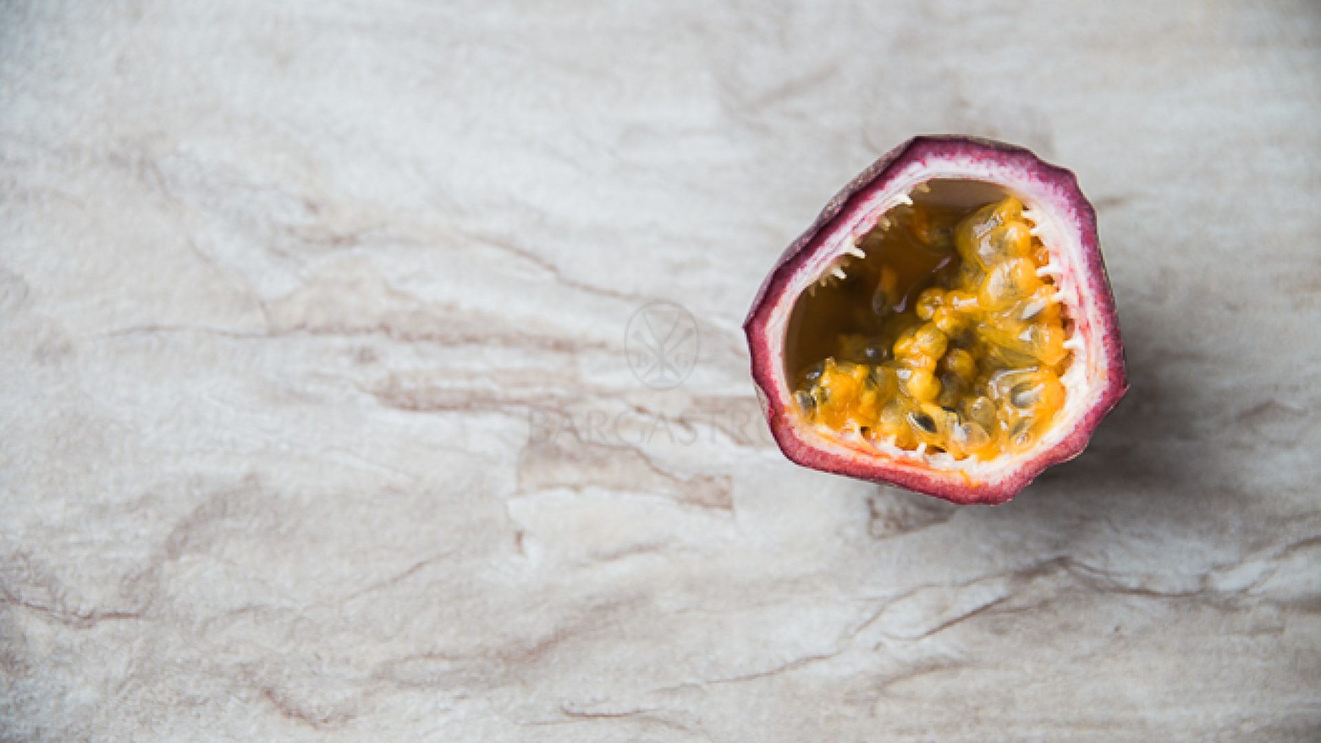maracuja-passionsfrucht-passion-fruit-zutat maracuja-passionsfrucht-passion-fruit-zutat