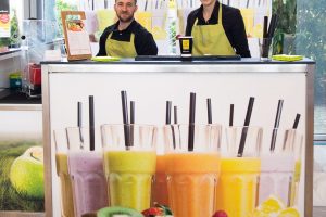 mobile saft bar mieten gesundheitstag firma-19 mobile Smoothiebar mieten für messe
