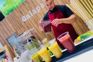 mobile-vitaminbar-smoothiezubereitung Smoothie-Zubereitung an der mobilen Vitaminbar EuroTier Hannover