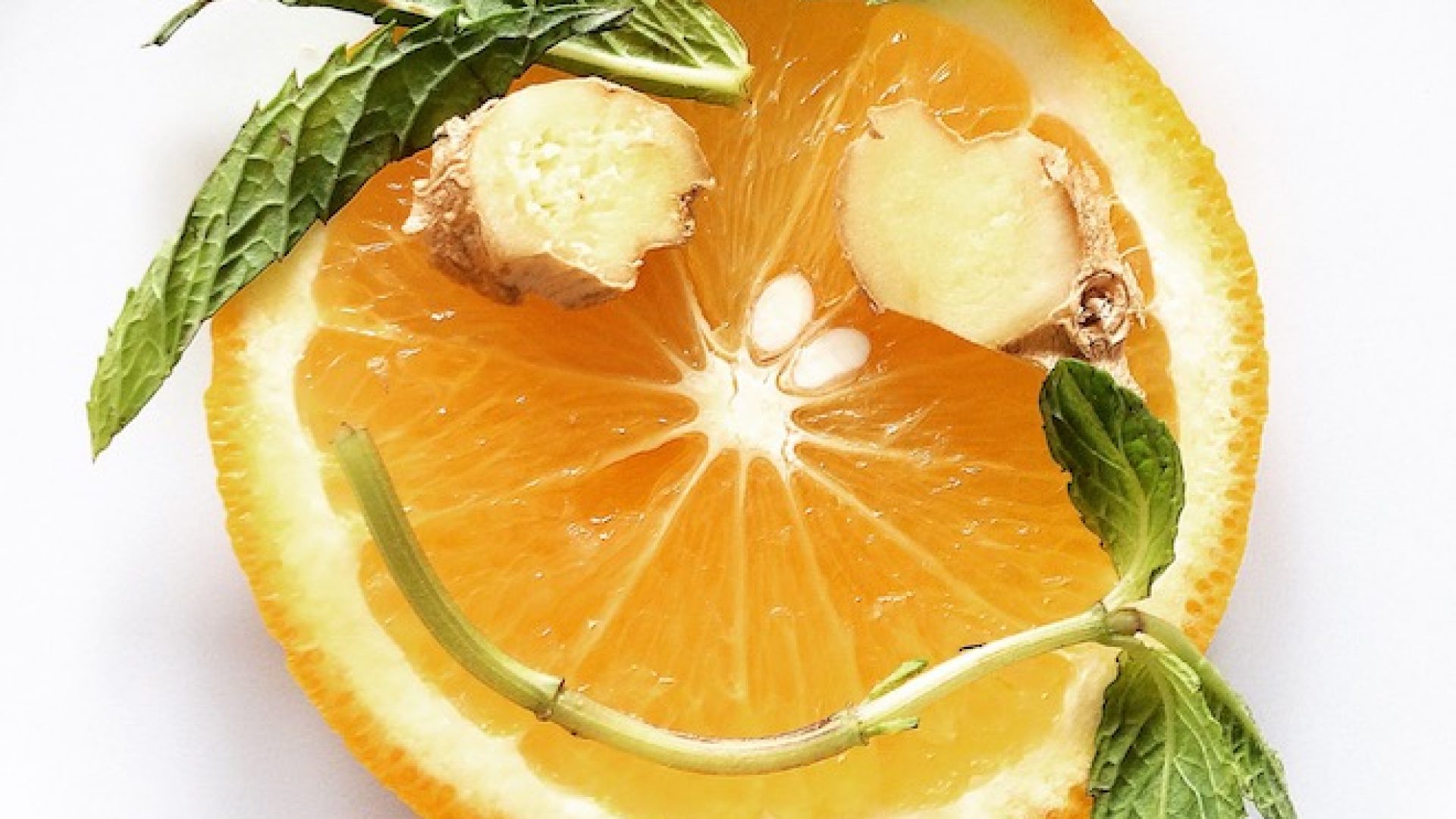 Orangen Gesicht mit Ingwer und Minze
