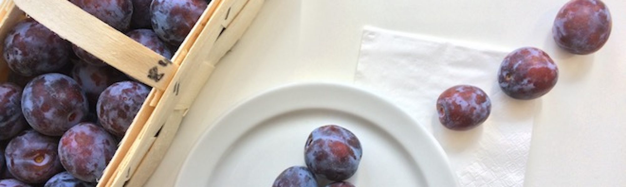 pflaumen-zutat-messer