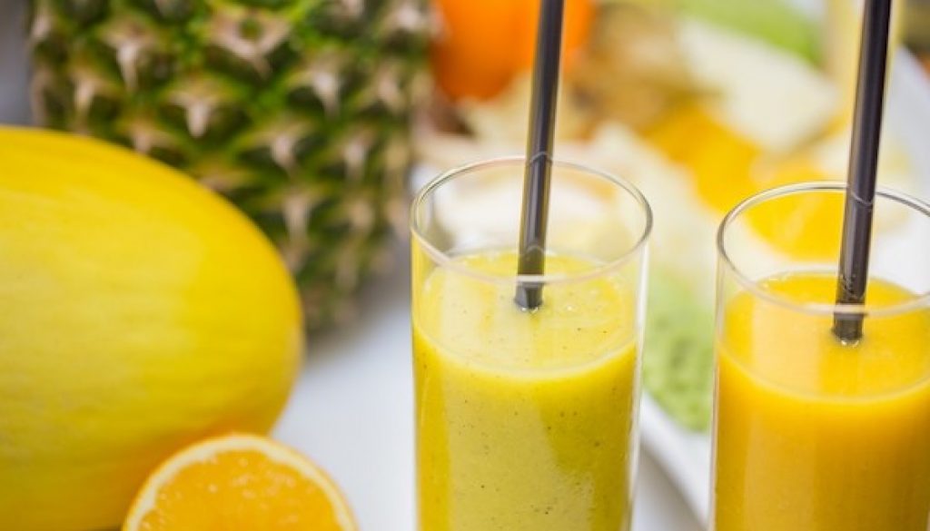 smoothies-gruen-gelb-ananas-melone-orange